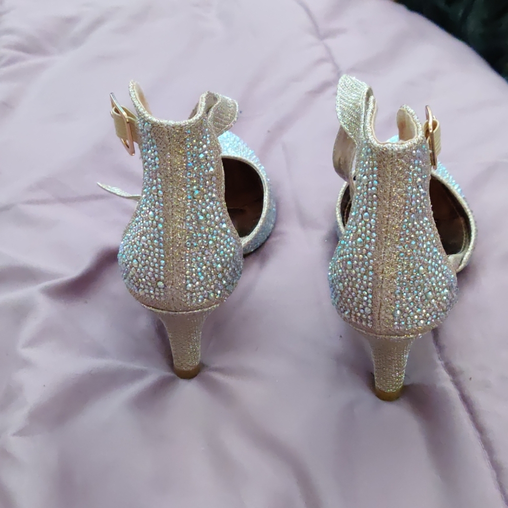 Shoe - Picture 2 of 3